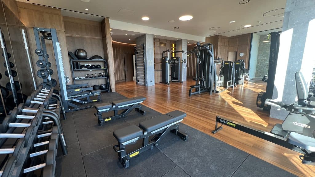 Mandarin Oriental Costa Navarino Fitnessraum Hantelbereich