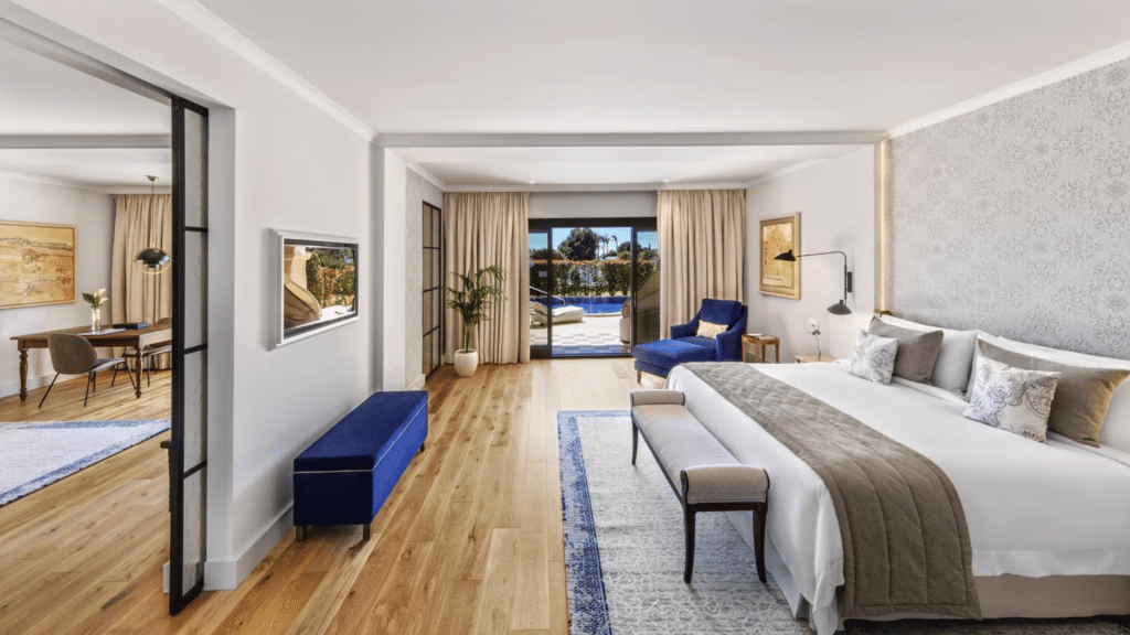 St. Regis Mardavall Resort Mallorca Blue Oasis Suite Schlafzimmer