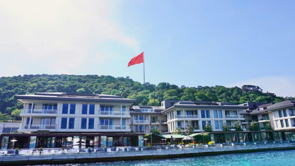 Das Mandarin Oriental Bosphorus Istanbul zur Bosporus-Seite 