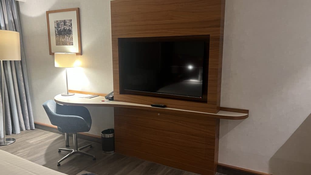 Marriott Wien Zimmer Fernseher 