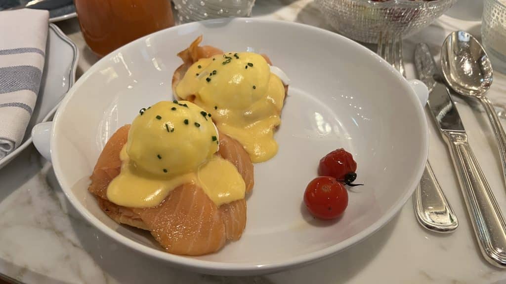 Rosewood Muenchen Eggs Benedict Lachs