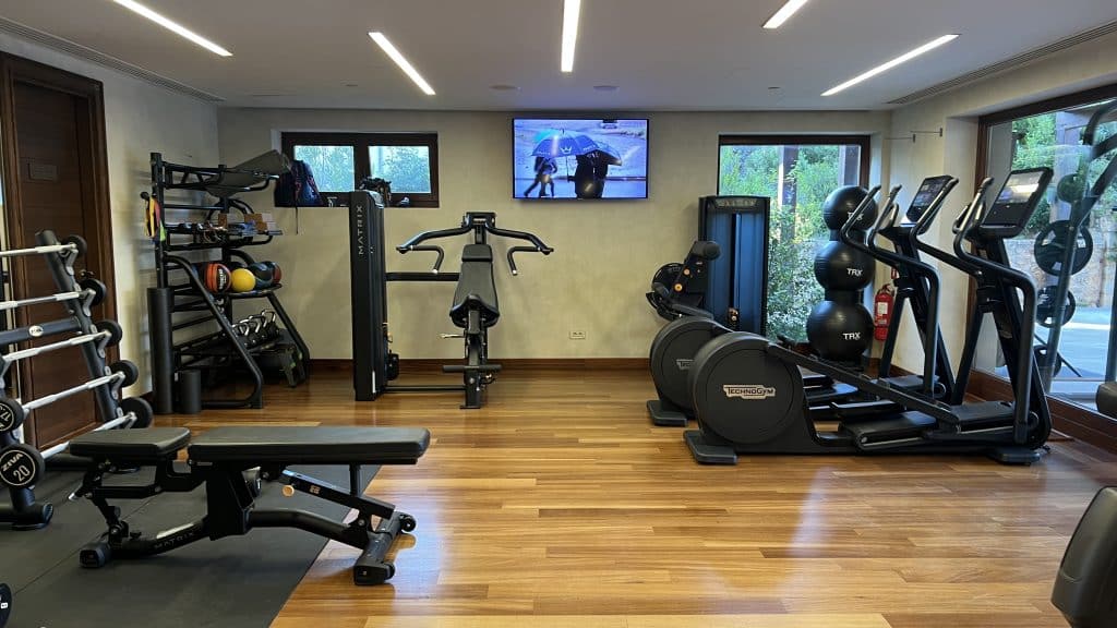 The Romanos Costa Navarino Fitnessraum 