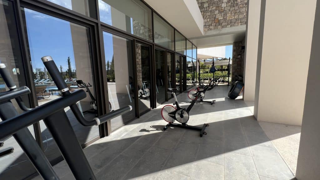 W Costa Navarino Fitnessraum