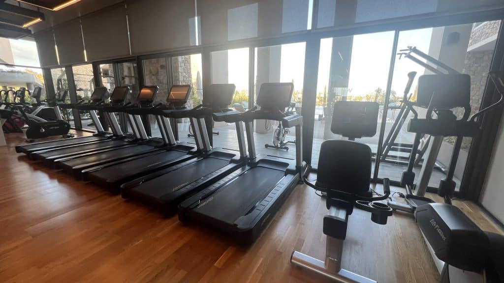 W Costa Navarino Fitnessraum