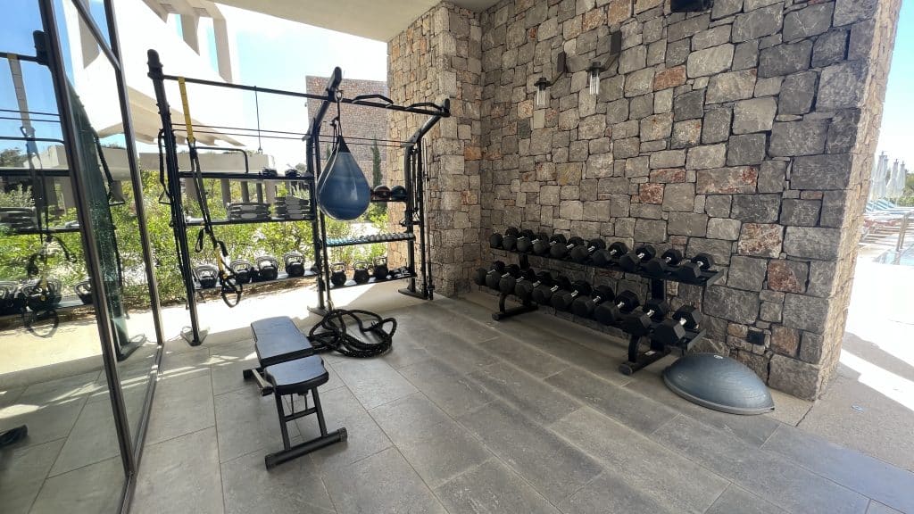 W Costa Navarino Fitnessraum 