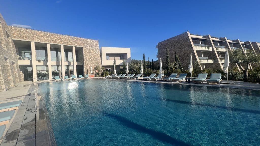 W Costa Navarino Sportpool Liegen