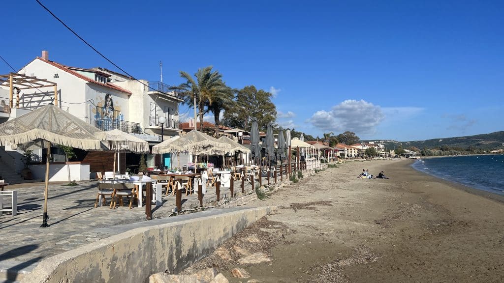 W Costa Navarino Strand