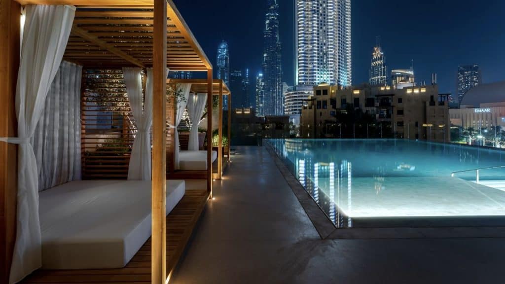 Pool The Dubai EDITION