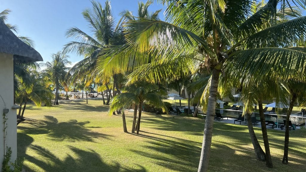 Dinarobin Beachcomber Gartenblick