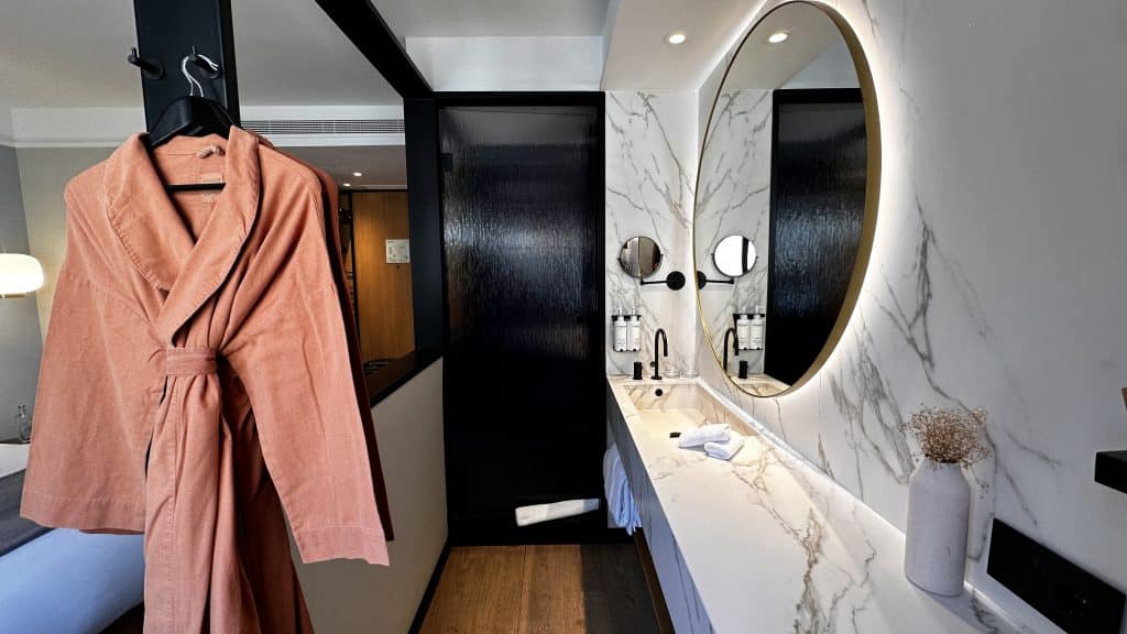 Kimpton Vividora Barcelona Badezimmer Eingang