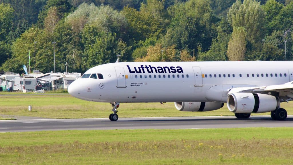 Lufthansa A321 Close Up