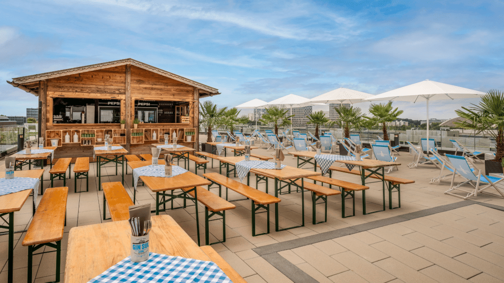 Munich Marriott Hotel City West Dachterrasse Biergarten Bar