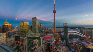 CN Tower, dem Stadtpanorama von Toronto auf den Ontariosee