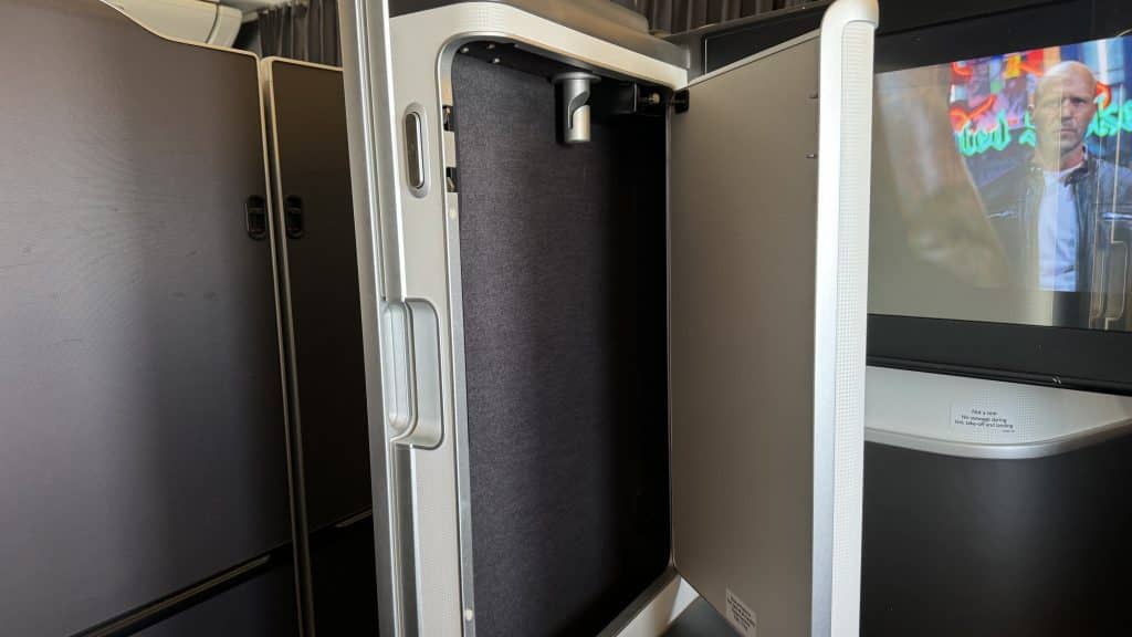 British Airways First Class Boeing 777 Stauraum Eingang 