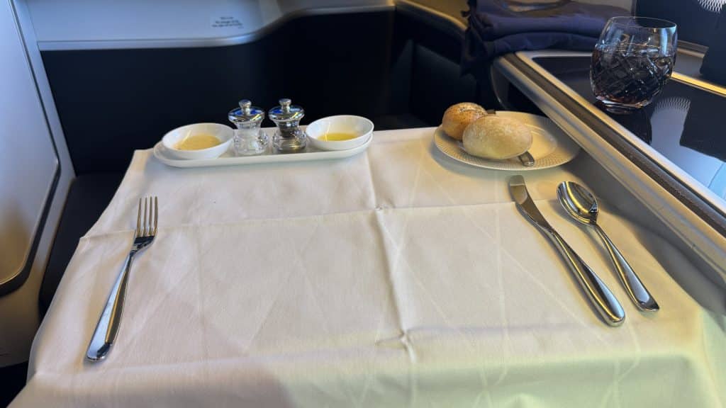 British Airways First Class Boeing 777 Gedeckter Tisch 