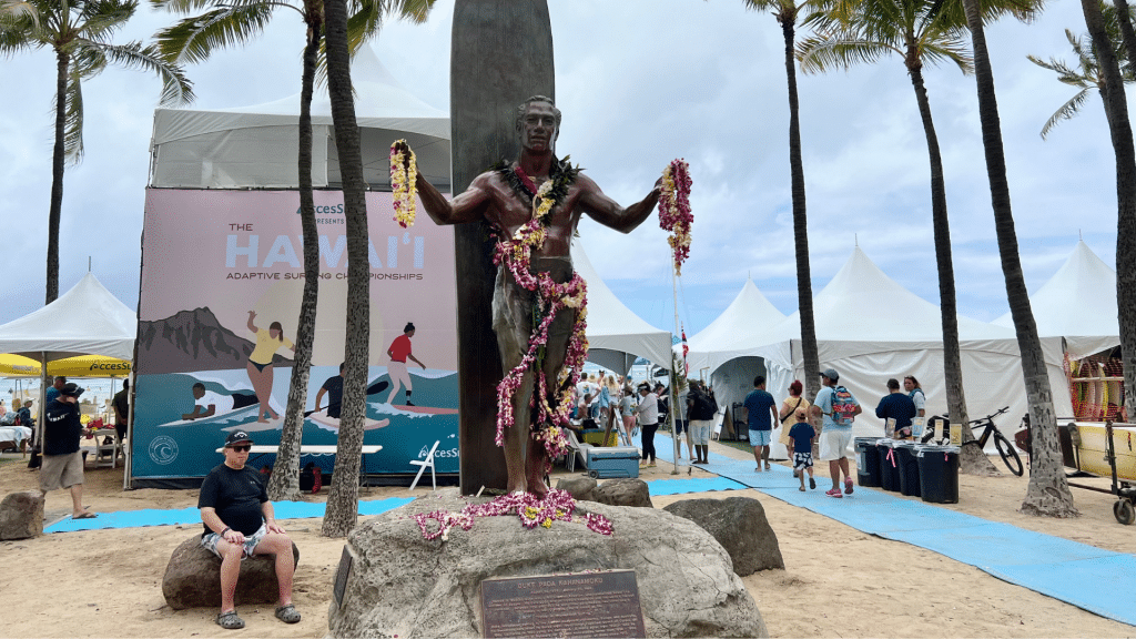 Oahu Hawaiiduke Kahanamoku Statue Waikiki Beach