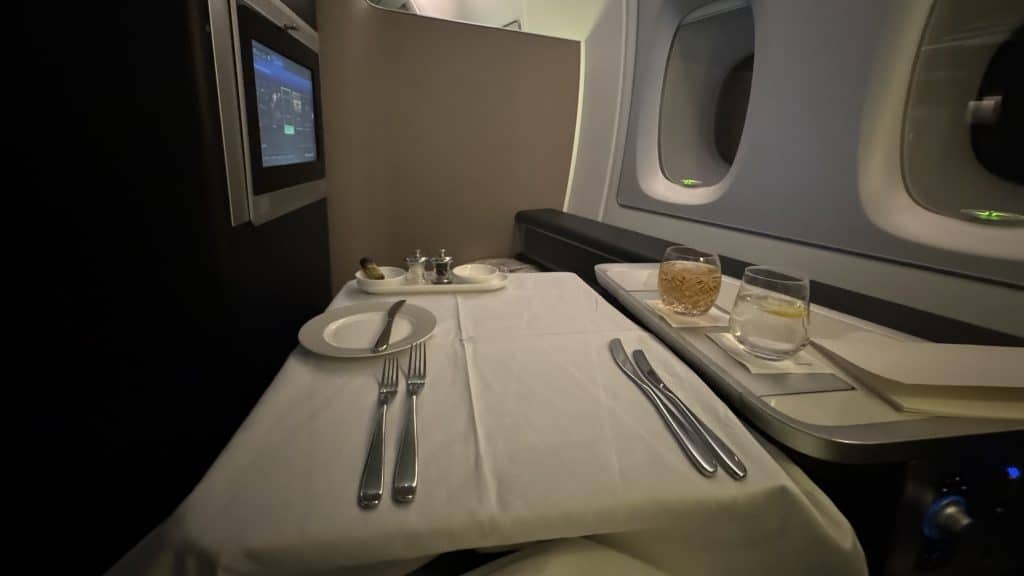 British Airways First Class Airbus A380 Gedeckter Tisch 2