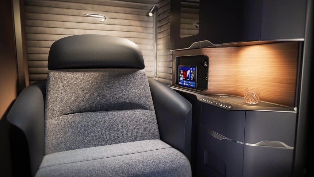 British Airways Neue First Class Sitz Mit Seitlichem Bildschirm