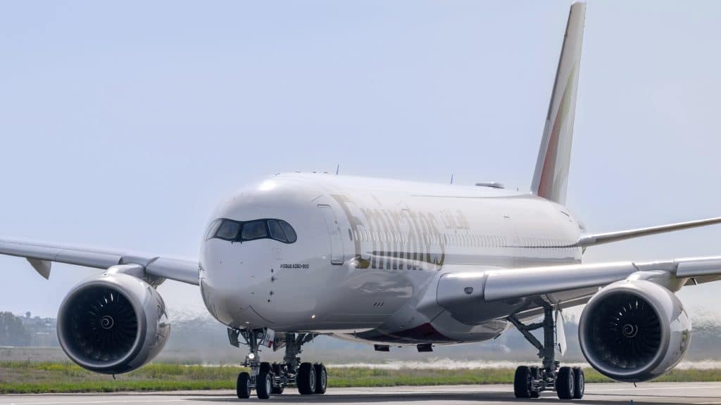 emirates-nimmt-ersten-airbus-a350-in-empfang