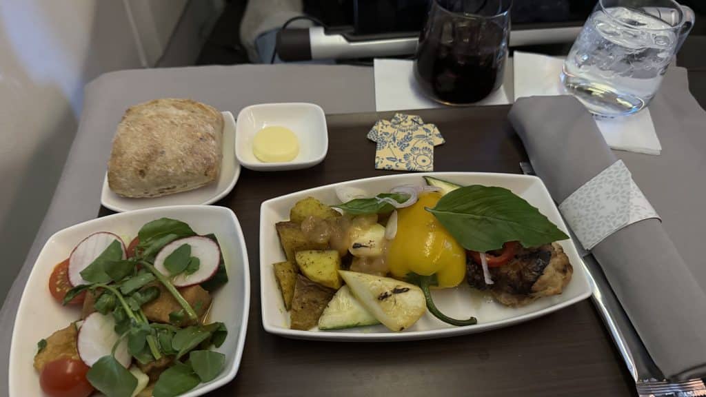 Hawaiian Business Class Airbus A330-200 Catering