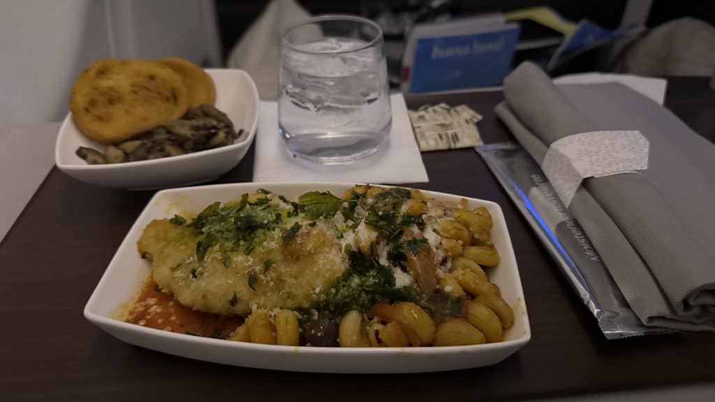 Hawaiian Business Class Airbus A330-200 Catering