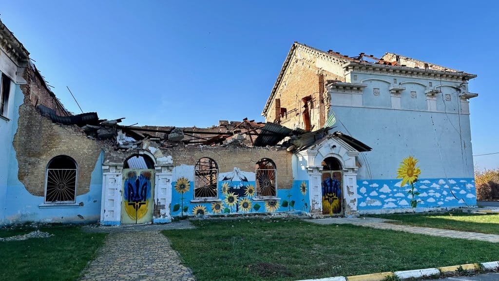 Ein zerstörtes Kinder- und Jugendzentrum in Irpin