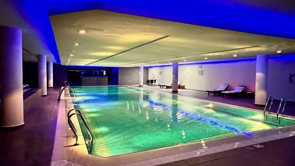 Pool des Club Olympus Spa im Hyatt Regency Kyiv