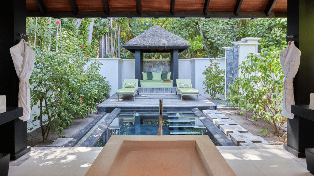 JA Manafaru Maldives Beachfront Villa Double Bed Pool Bad