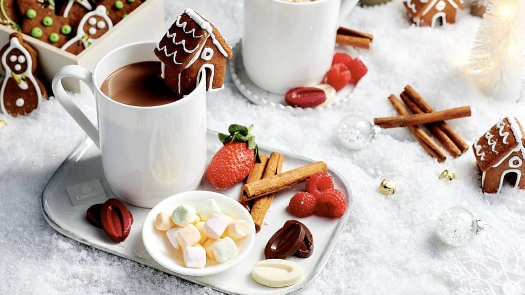 Heiße Weihnachtsschokolade an Bord von Emirates