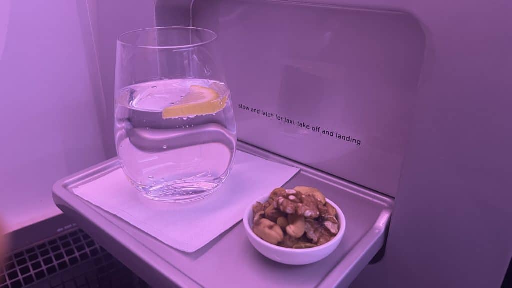 Air New Zealand Business Class Boeing 787 Drink Und Nuesse