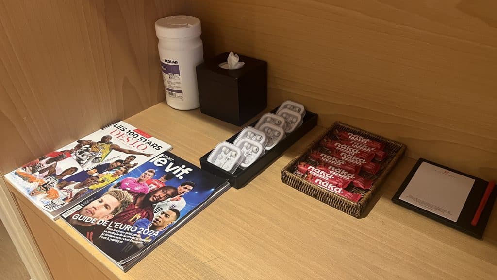 Hotel Amigo Bruessel Fitnessraum Zeitschriften Und Kopfhoerer