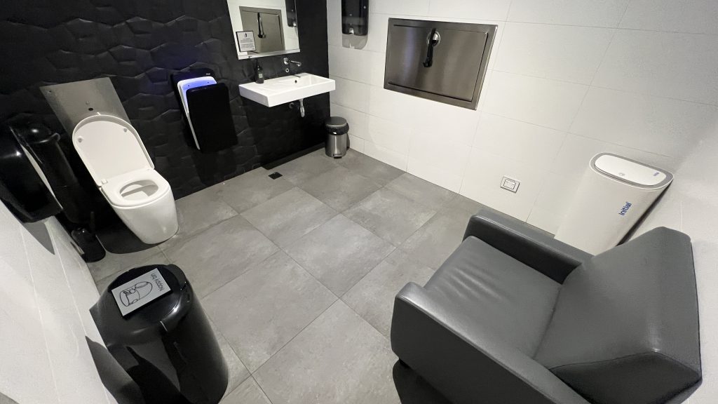 Strata Lounge Auckland Toilette