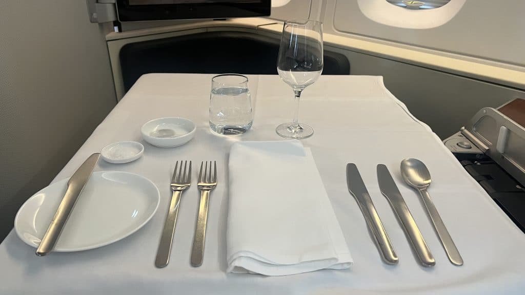 Qantas first class a380 Tisch