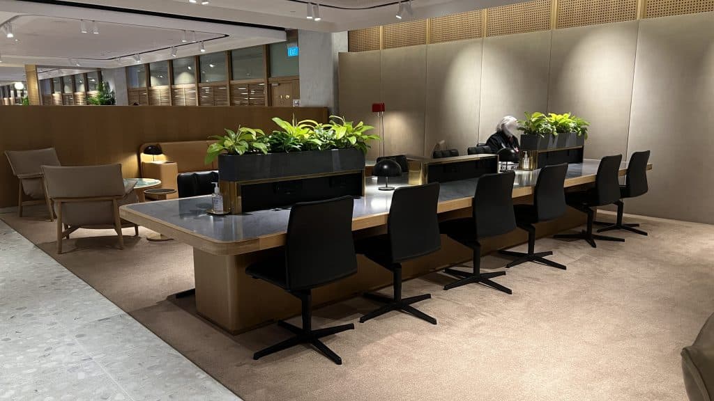 Qantas First Class Lounge Singapur Arbeiten