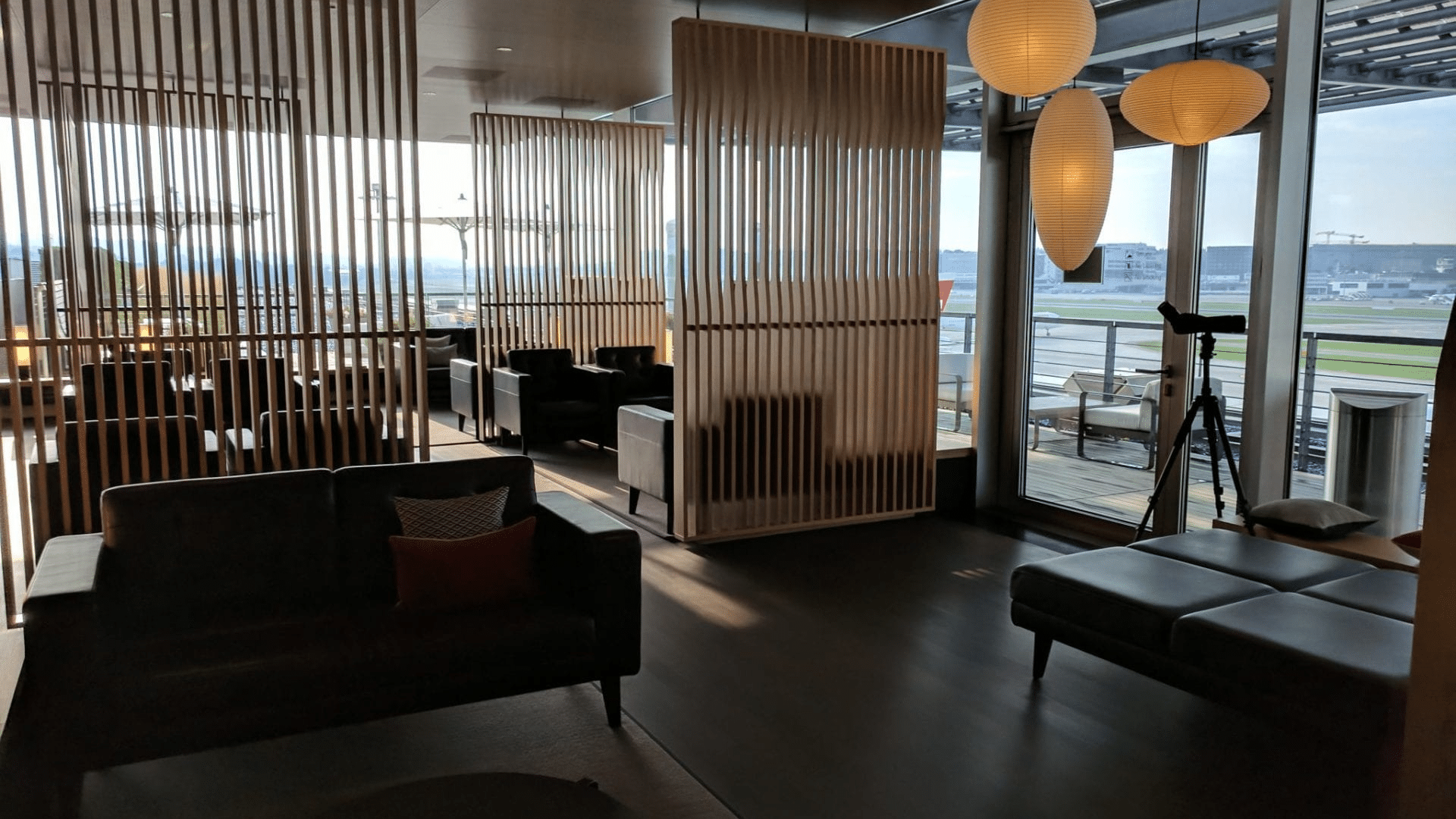 Review-Swiss-First-Class-Lounge-Z-rich-E