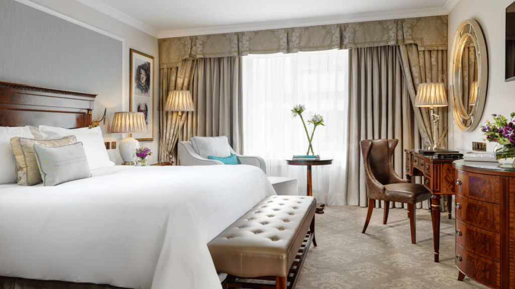 The Shelbourne Dublin Deluxe Zimmer