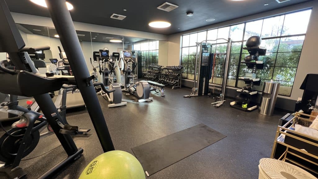 Kimpton La Peer Hotel West Hollywood Fitnessraum Mit Tageslicht