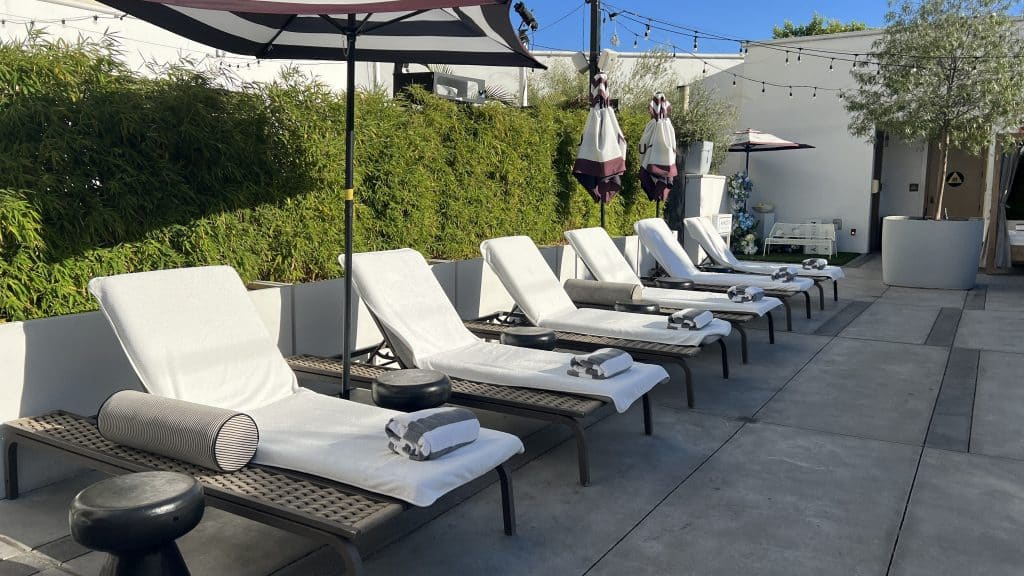 Kimpton La Peer Hotel West Hollywood Liegen Pool