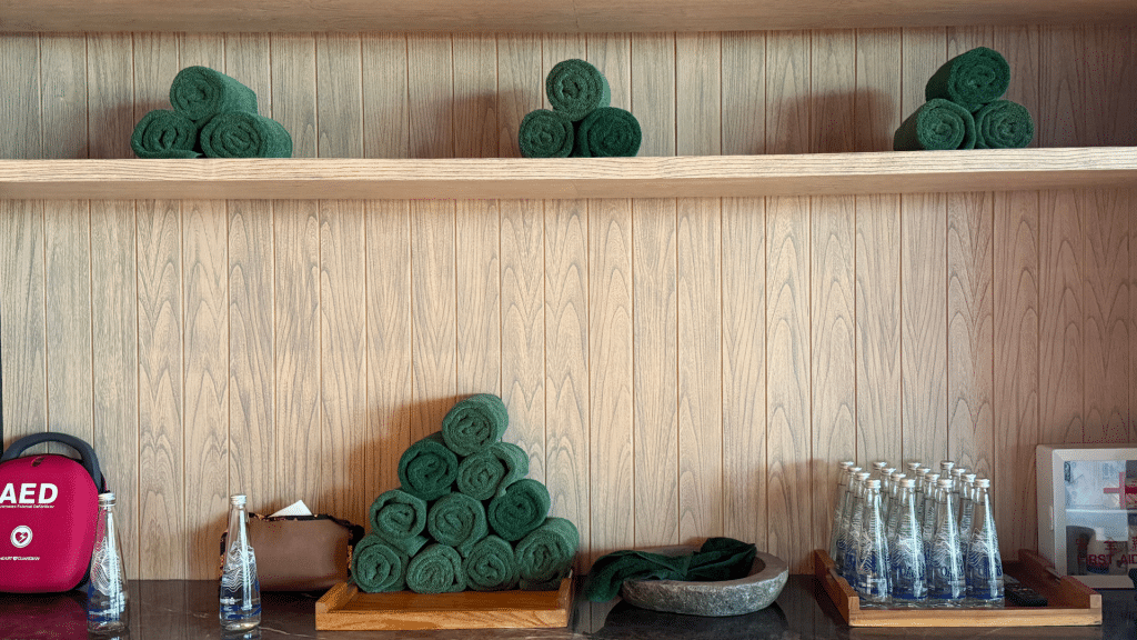 Umana Bali Handtuecher Und Wasser