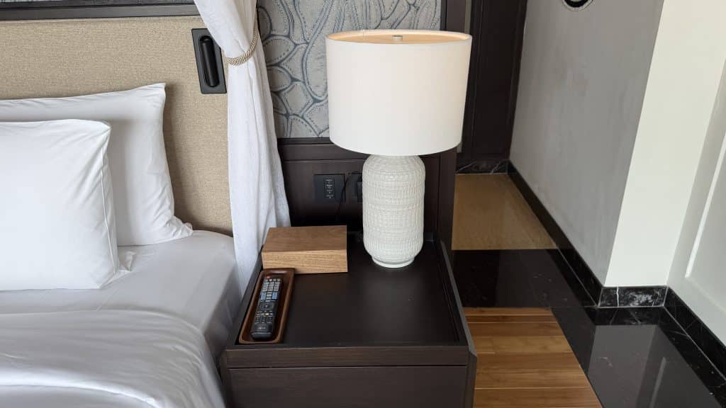 Umana Bali Nachttisch