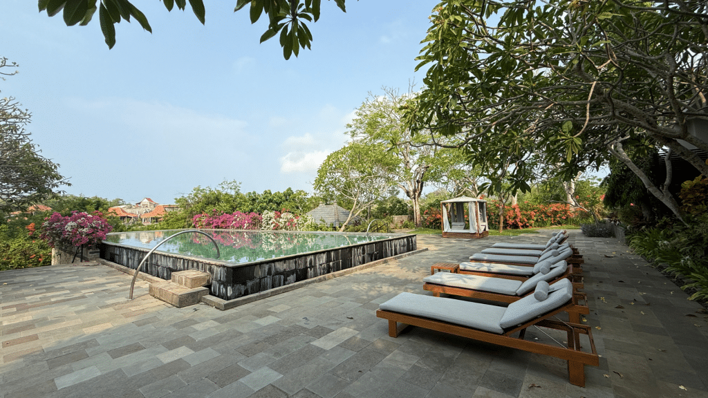 Umana Bali Weiterer Pool Liegen