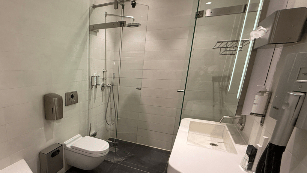 Air France Lounge Paris Cdg Terminal 2e Hall M Dusche