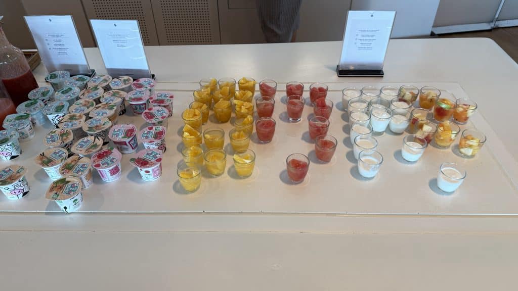 Air France Lounge Paris Cdg Terminal 2e Hall M Joghurt Und Obst