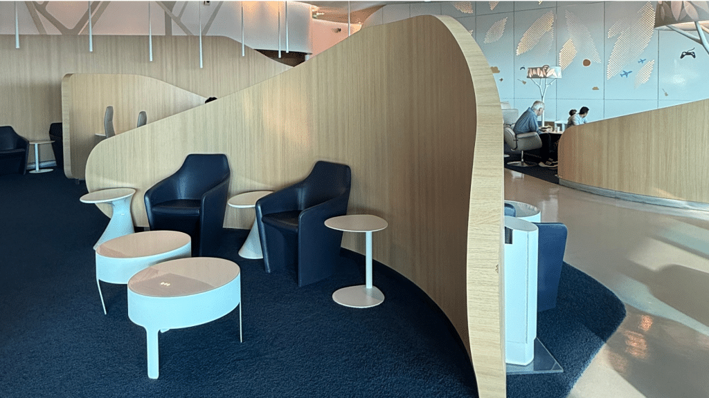Air France Lounge Paris Cdg Terminal 2e Hall M Verschiedene Sitzgelegenheiten Mit Raumtrennern
