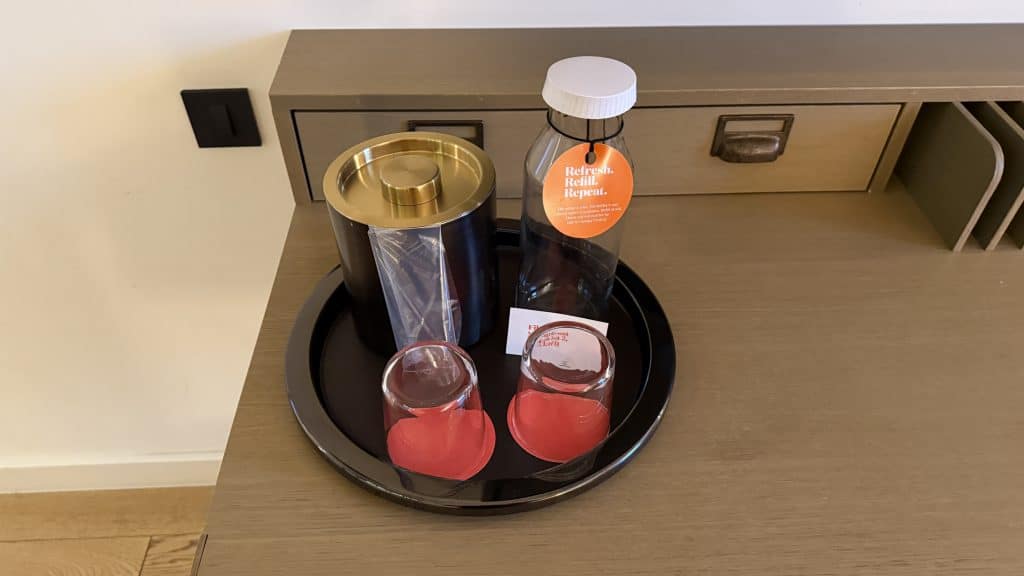 Canopy By Hilton Zagreb Karaffe Und Glaeser