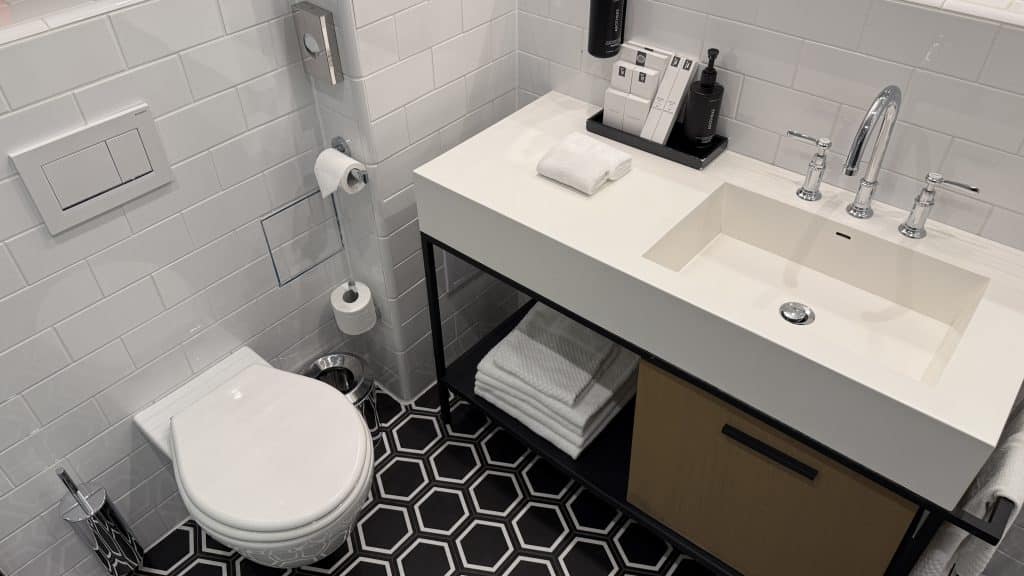 Canopy By Hilton Zagreb Toilette Und Waschtisch