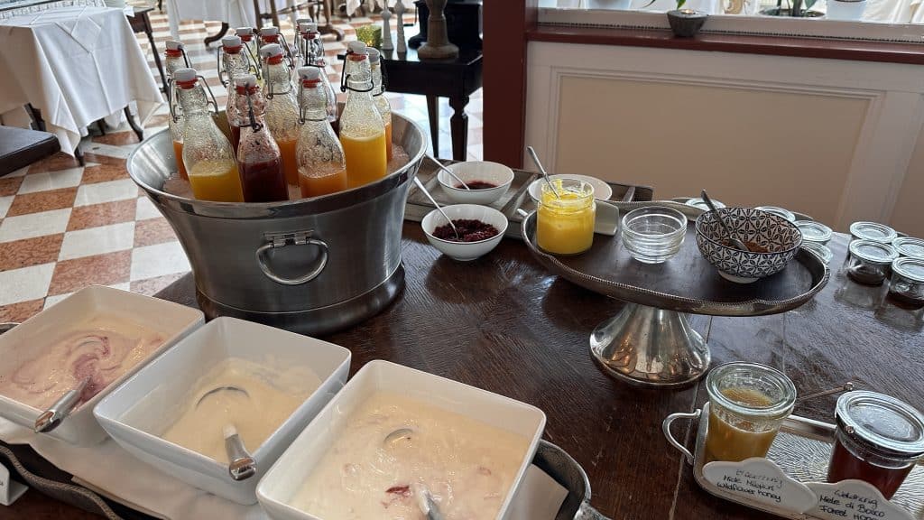 Castel Fragsburg Joghurt Smoothie Und Marmelade