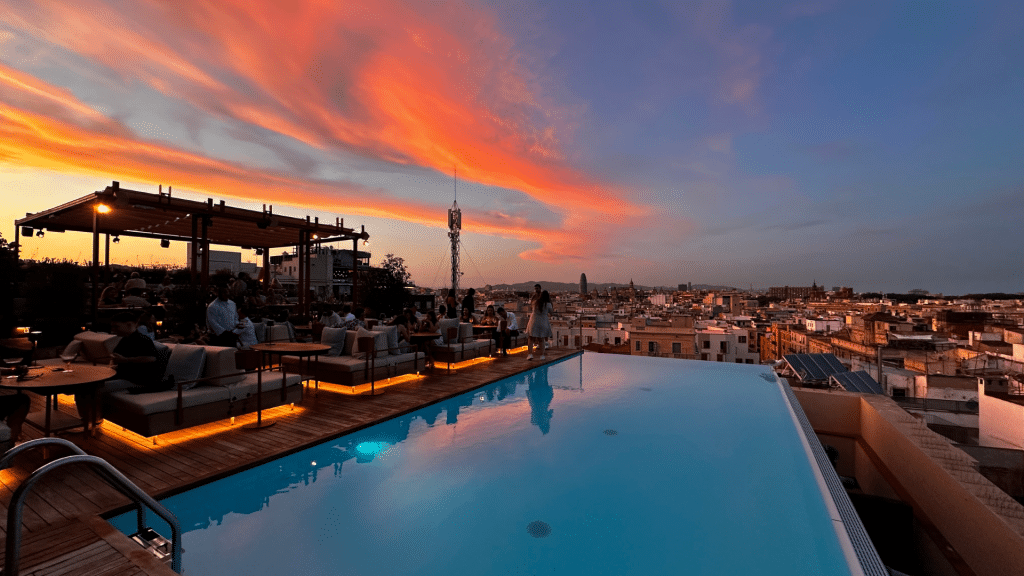 Grand Hotel Central Barcelona Abends Am Pool