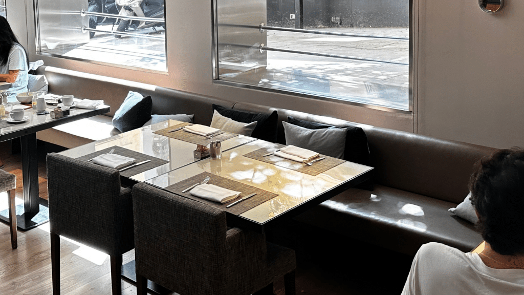 Grand Hotel Central Barcelona Fruehstuecksbereich