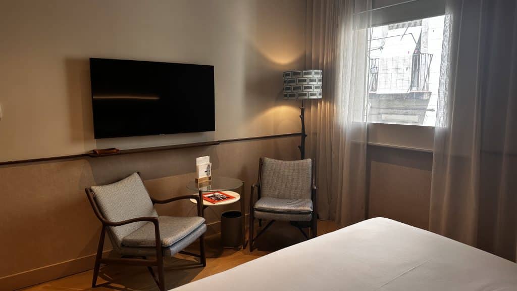 Grand Hotel Central Barcelona Kleines Fenster